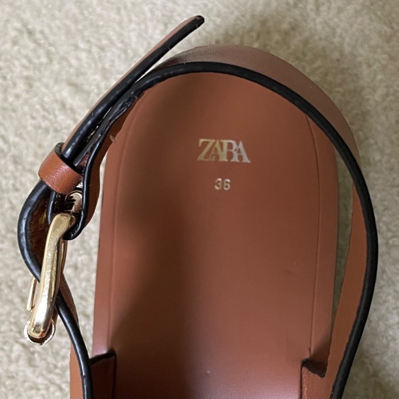 Zara Leather Sandals Cognac with Black Edging and Gold Hardware - Picture 4 of 5